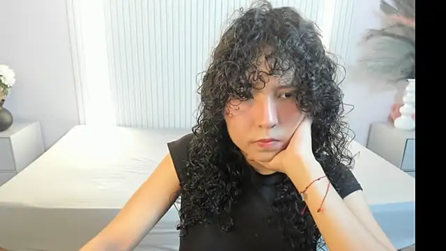 ZoeFox5 online show from January 11, 2026, 12:10 pm