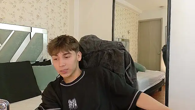 Snapshot of Liam_Noxx chatting on January 13, 2026, 6:35 pm Liam Noxx online show from January 13, 2026, 6:35 pm