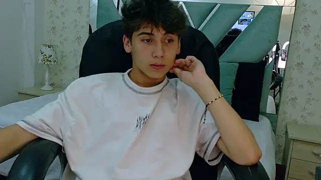 Snapshot of Liam_Noxx chatting on February 11, 2026, 9:20 pm Liam Noxx online show from February 11, 2026, 9:20 pm