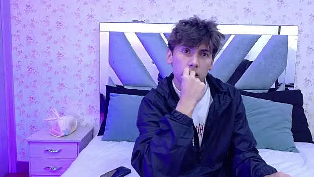 Snapshot of Liam_Noxx chatting on February 18, 2026, 7:43 pm Liam Noxx online show from February 18, 2026, 7:43 pm