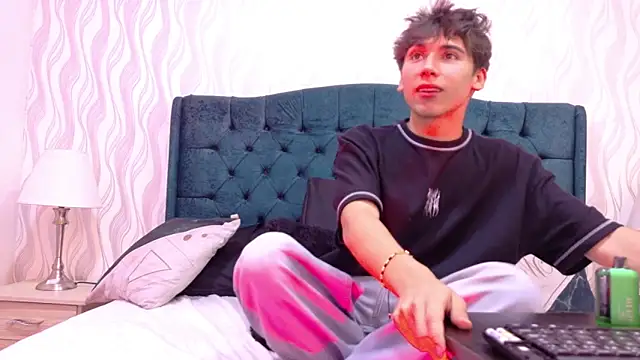 Snapshot of Liam_Noxx chatting on February 20, 2026, 8:42 pm Liam Noxx online show from February 20, 2026, 8:42 pm