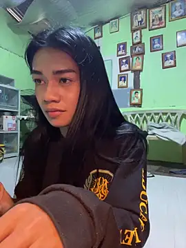 Snapshot of EnviousMaddie chatting on April 26, 2026, 10:02 am EnviousMaddie online show from April 26, 2026, 10:02 am