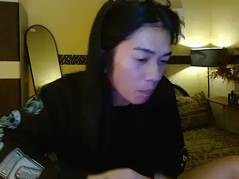 Snapshot of EnviousMaddie chatting on May 8, 2026, 2:33 pm EnviousMaddie online show from May 8, 2026, 2:33 pm