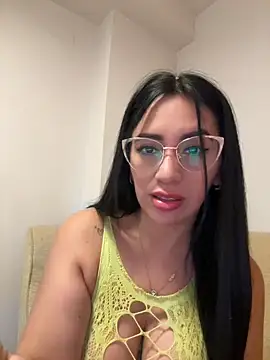 nataliia queen  online show from May 3, 2026, 2:28 am