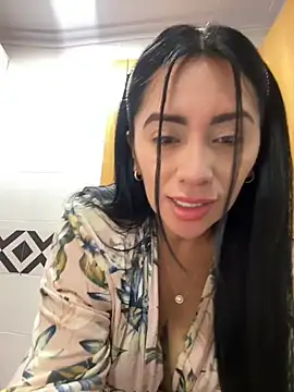 nataliia queen  online show from May 24, 2026, 5:40 pm