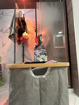 WIDBIGWHITECOCK online show from March 3, 2026, 9:53 pm