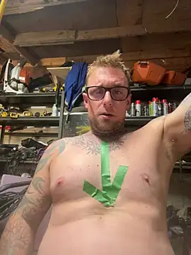 WIDBIGWHITECOCK online show from July 29, 2026, 5:38 am