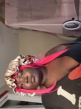 Snapshot of princesssukii chatting on July 19, 2026, 12:25 am princesssukii online show from July 19, 2026, 12:25 am