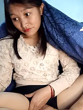 yumyum112 online show from February 17, 2026, 2:08 am