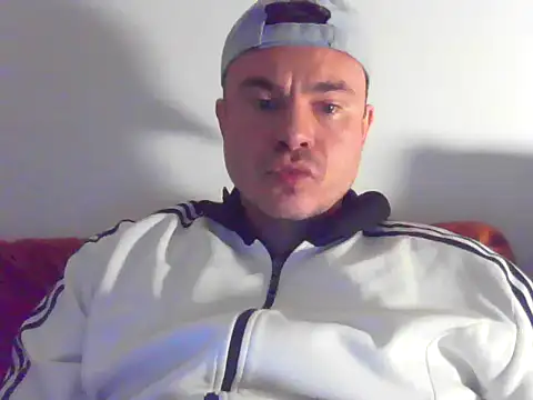 Snapshot of StripPoznan chatting on January 15, 2026, 1:43 am StripPoznan online show from January 15, 2026, 1:43 am