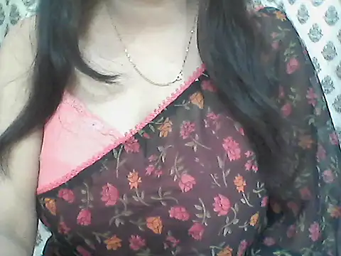 Snapshot of _Daisy chatting on April 12, 2026, 7:19 pm Daisy online show from April 12, 2026, 7:19 pm