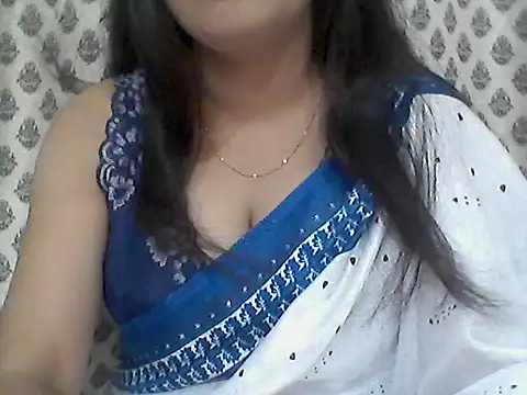 Snapshot of _Daisy chatting on April 22, 2026, 7:04 pm Daisy online show from April 22, 2026, 7:04 pm