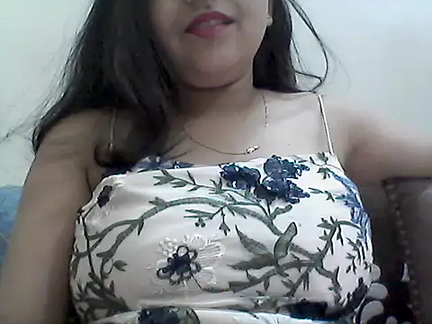 Snapshot of _Daisy chatting on May 4, 2026, 8:38 pm Daisy online show from May 4, 2026, 8:38 pm