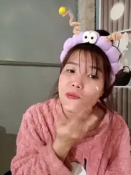 Snapshot of Happy_sweet1 chatting on January 14, 2026, 1:33 am Happy sweet1 online show from January 14, 2026, 1:33 am