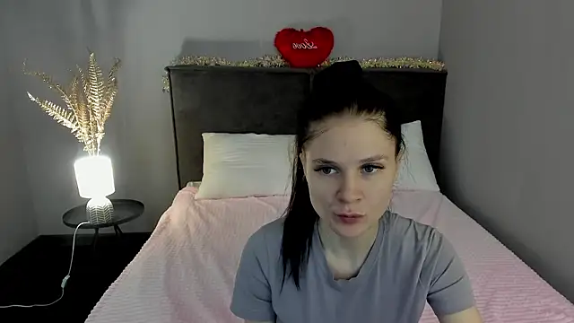 SkinyJoys online show from February 15, 2026, 1:57 am