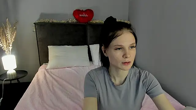 SkinyJoys online show from February 15, 2026, 7:51 am