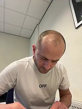 Snapshot of Majestik1 chatting on February 17, 2026, 1:29 pm Majestik1 online show from February 17, 2026, 1:29 pm