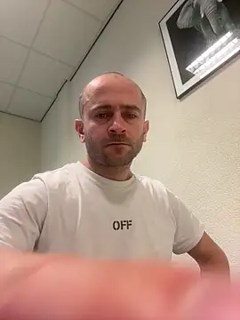 Snapshot of Majestik1 chatting on February 19, 2026, 10:55 am Majestik1 online show from February 19, 2026, 10:55 am