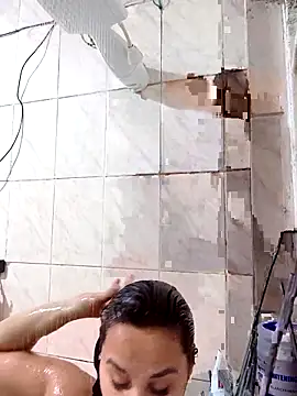 Larissinha015 online show from March 4, 2026, 11:44 pm