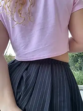 joanaguerreiru online show from April 25, 2026, 6:49 pm