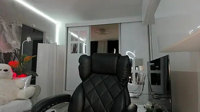 Ivy Bellee online show from February 14, 2026, 5:48 am