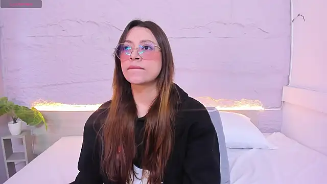 lanna 18  online show from January 15, 2026, 11:48 am