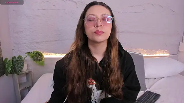 lanna 18  online show from March 9, 2026, 11:36 am