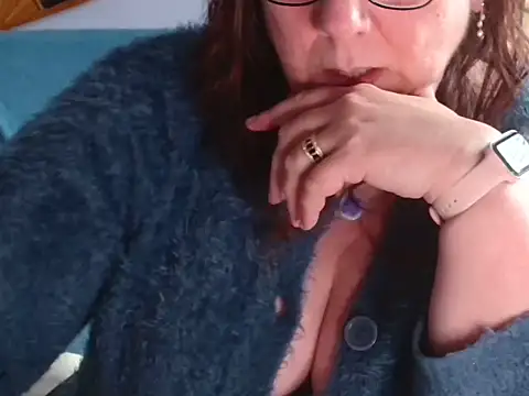 xmyriamx online show from April 18, 2026, 8:40 am