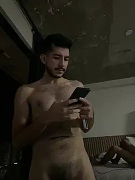 Snapshot of vinihfeh chatting on February 27, 2026, 6:35 am vinihfeh online show from February 27, 2026, 6:35 am