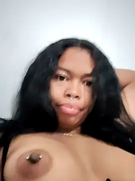 Snapshot of shenna_brunette chatting on January 9, 2026, 1:25 pm shenna brunette online show from January 9, 2026, 1:25 pm