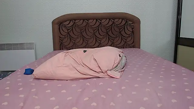  Sweet Dream  online show from March 16, 2026, 5:44 am