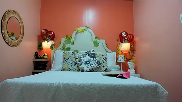 Dalila Najjar  online show from April 18, 2026, 2:43 pm