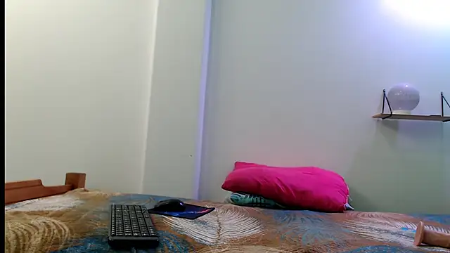 Snapshot of sexy18iris chatting on January 13, 2026, 2:39 am sexy18iris online show from January 13, 2026, 2:39 am