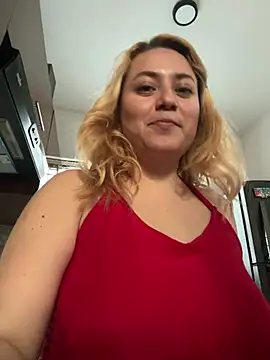 Snapshot of Lililuxx chatting on February 22, 2026, 12:01 am Lililuxx online show from February 22, 2026, 12:01 am