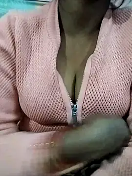 Lovely-Julie online show from January 8, 2026, 5:26 pm