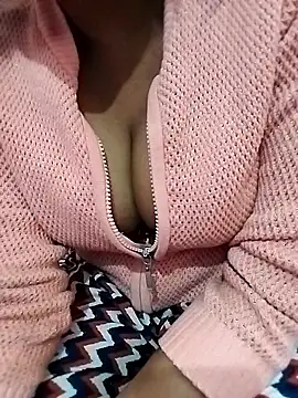 Lovely-Julie online show from January 10, 2026, 3:52 am