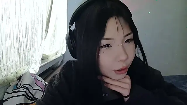 AprilOnilll online show from January 15, 2026, 8:19 am