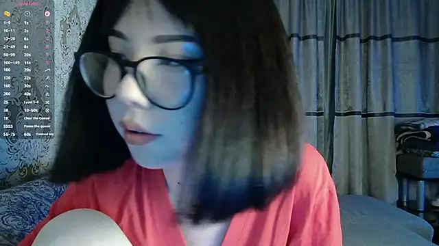 AprilOnilll online show from March 17, 2026, 10:02 pm