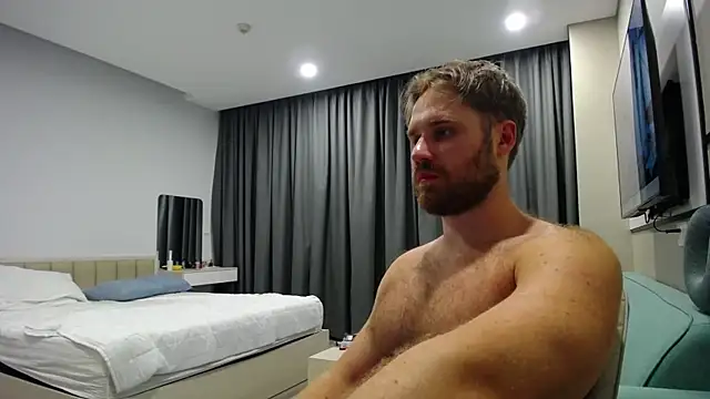 LorenzoLux online show from April 8, 2026, 4:51 pm