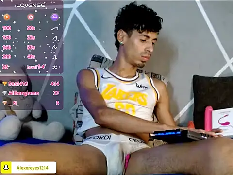 Snapshot of alexx_23cm chatting on May 23, 2026, 5:01 am alexx 23cm online show from May 23, 2026, 5:01 am