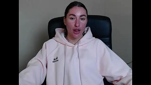 cammila horn online show from April 30, 2026, 6:42 am
