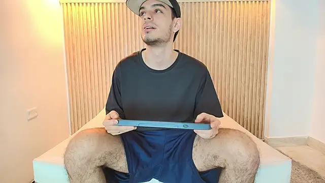 Snapshot of IM_BULL chatting on January 13, 2026, 12:43 pm IM BULL online show from January 13, 2026, 12:43 pm