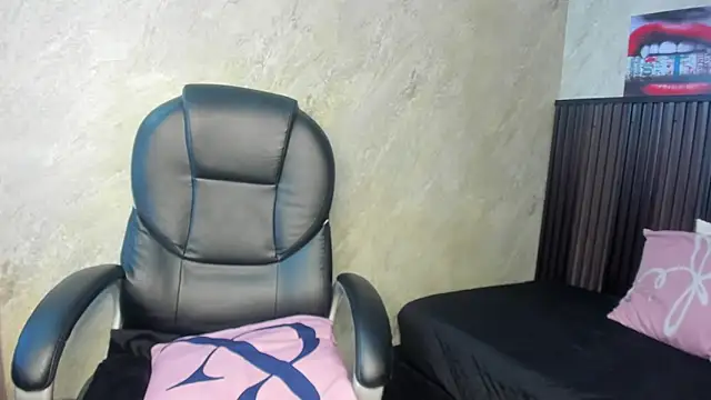 tanisha  lux online show from February 28, 2026, 8:32 pm