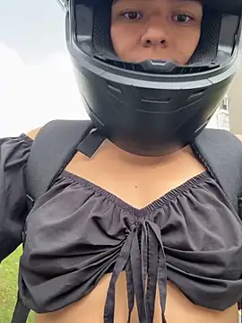 Snapshot of TaylorrHill chatting on February 4, 2026, 6:58 pm TaylorrHill online show from February 4, 2026, 6:58 pm