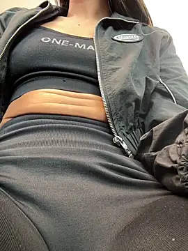 TaylorrHill online show from April 16, 2026, 10:23 pm