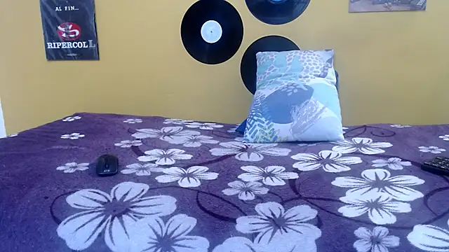 marcelasweet457 online show from April 20, 2026, 2:09 pm