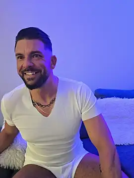 Snapshot of Angelo_33 chatting on February 6, 2026, 8:01 pm Angelo 33 online show from February 6, 2026, 8:01 pm