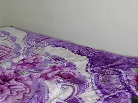 JuicyChandre online show from January 6, 2026, 8:56 pm