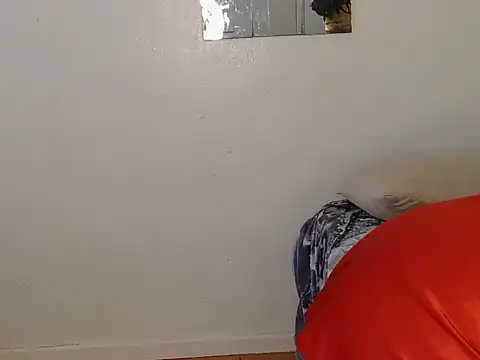 JuicyChandre online show from January 7, 2026, 11:23 am