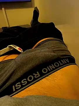 alexi1015 online show from February 13, 2026, 9:44 pm